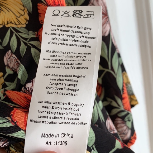 24COLOURS Crop Top - Picture 7 of 7